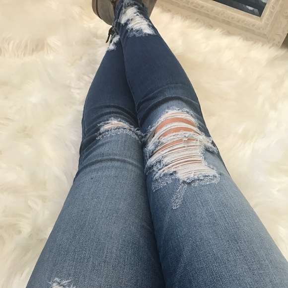 Destructed Skinny Jean - Picture 4 of 8